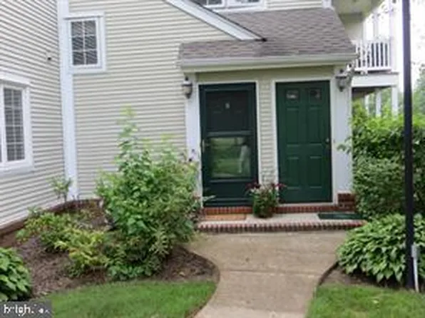 9 Chadwick Ln, Monroe Township, NJ 08831