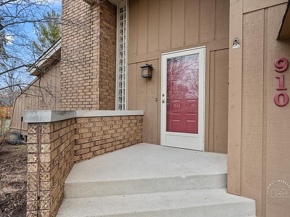 2nd image of 910 Royal Blackheath Ct