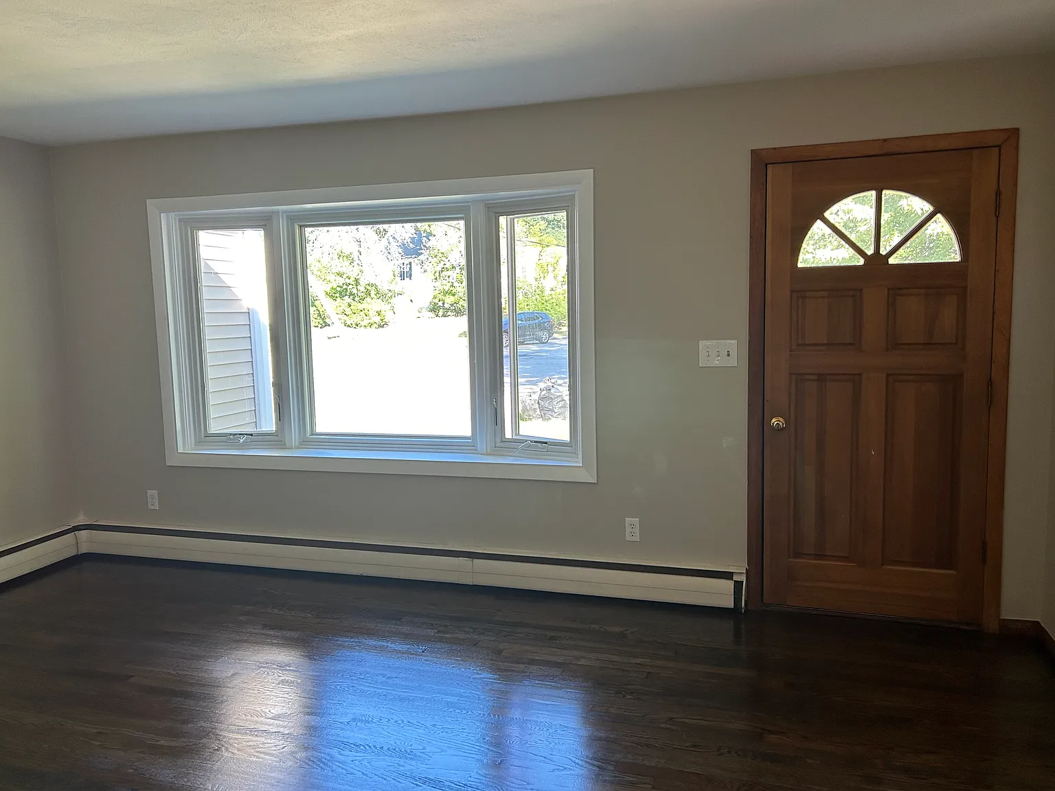 3 bed, 1040 sqft, $2,800 — Photo 3