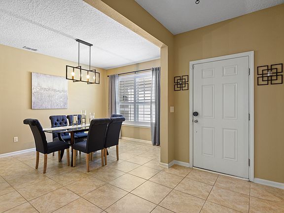 5th image of 1047 Lauriston Dr