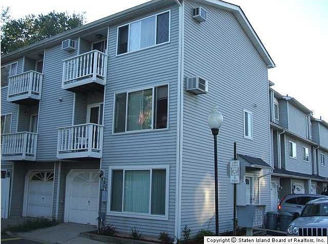 1st image of 22 Simmons Ln