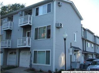 22 Simmons Ln, Staten Island, NY 10314