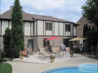 1013 Tall Trees Dr, Upper Saint Clair, PA 15241