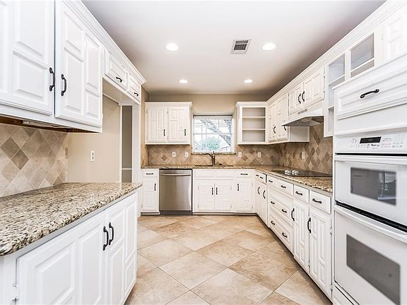 2nd image of 2305 Stone Glen Ln
