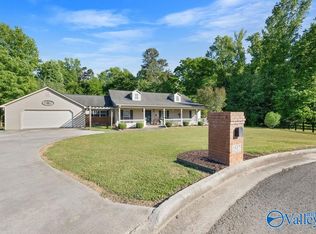 1517 Summerchase Ln, Albertville, AL 35951