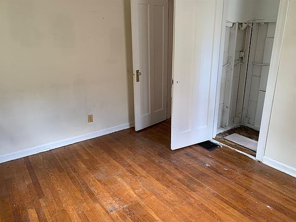 4th image of 6424 Evelyn Dr