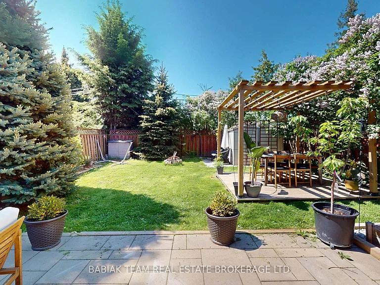 40 Alexander St — Photo 43