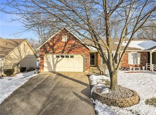 225 SE Ridgeview Dr, Lees Summit, MO 64063