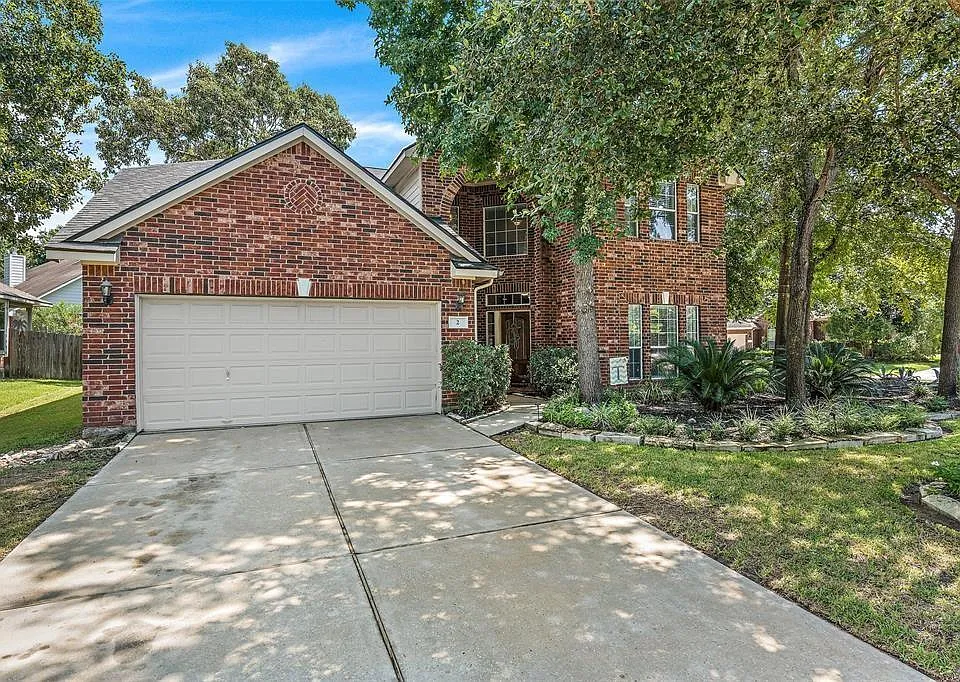 2 Hollow Glen Pl