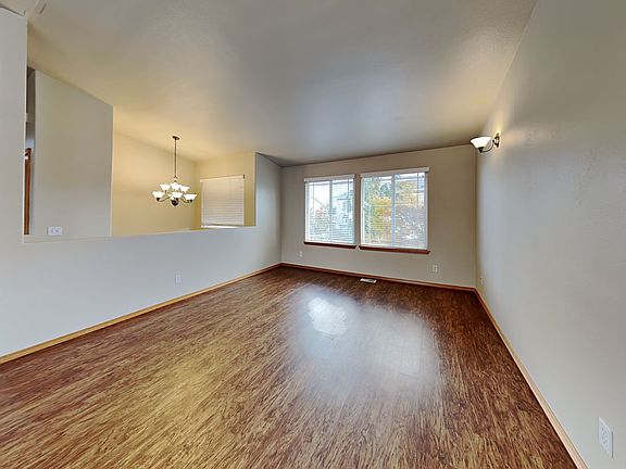 4th image of 8412 9th Pl NE