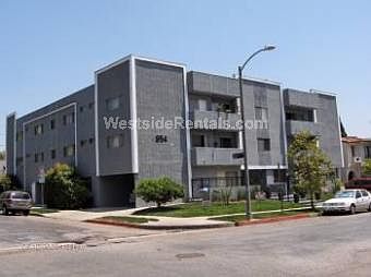 3rd image of 954 N Croft Ave APT 203