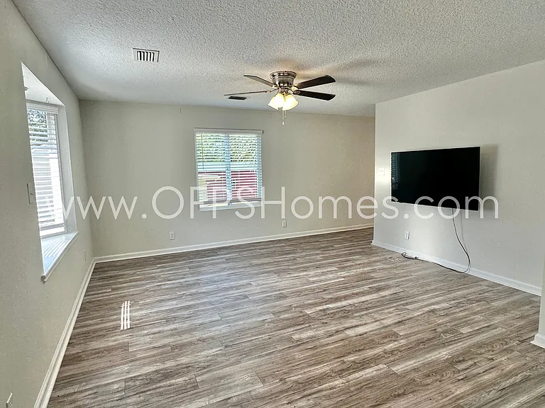 326 Washington Ave — Photo 4