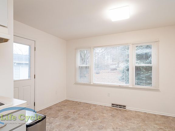 5th image of 871 Malta St NE
