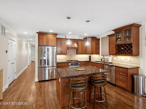 5th image of 5526 N Winthrop Ave Unit 1N