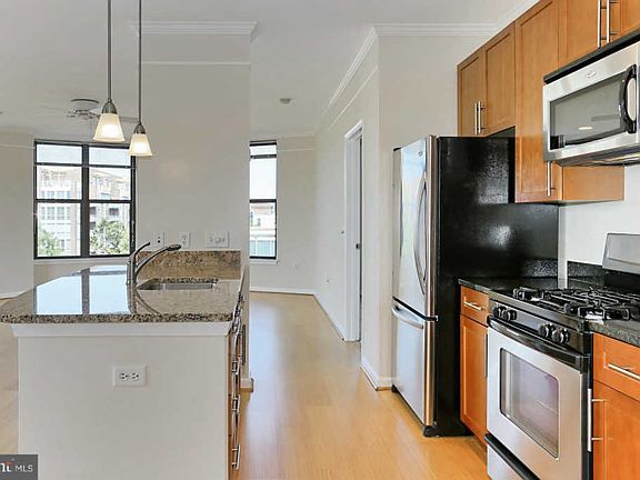 4th image of 444 W Broad St Unit 429