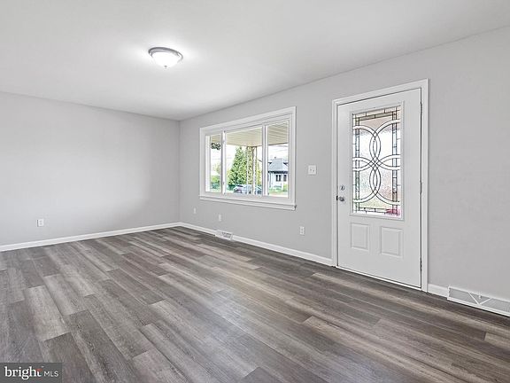 2nd image of 813 Fairview Ave
