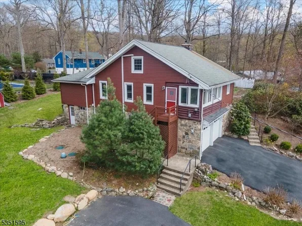 208 Cupsaw Dr, Ringwood Boro, NJ 07456