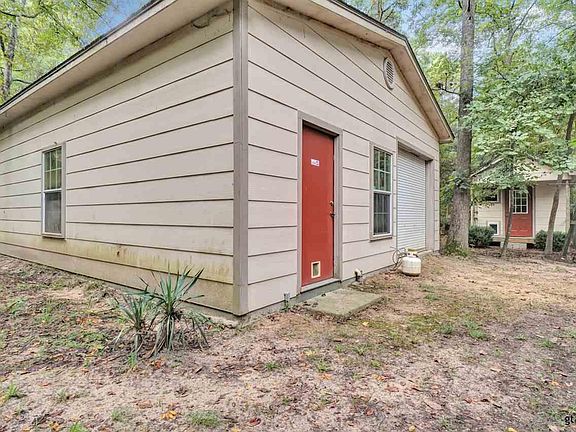 3rd image of 697 Eastdale Ln
