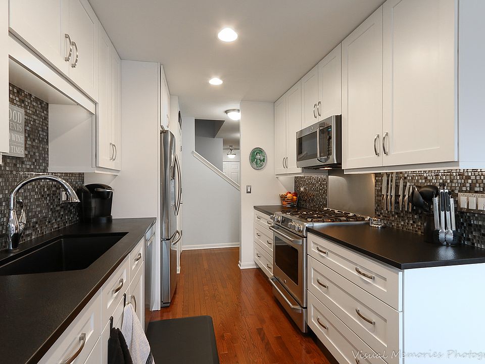 1st image of 275 W Fairview Cir
