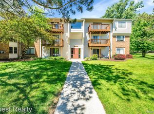30028 W Twelve Mile Rd UNIT 27, Farmington, MI 48334