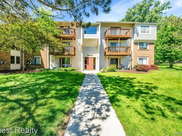 30028 W Twelve Mile Rd Unit 27, Farmington, MI 48334