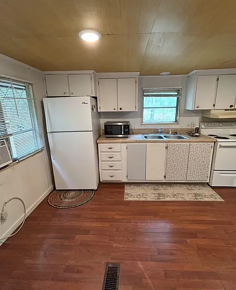 1942 Wentzel Ln #5 — Photo 2
