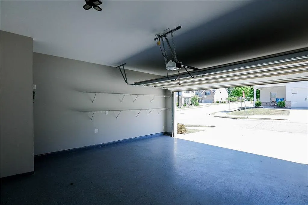 4 bed, 2.5 bath, 2440 sqft, $2,600 — Photo 4