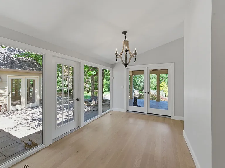 9748 Concord Pass — Photo 10