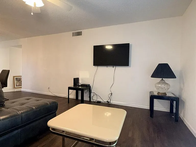 2601 NE 3rd Ct #3030 — Photo 9