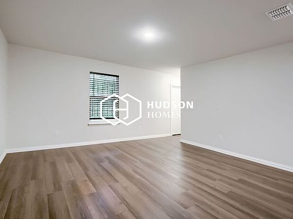 4th image of 609 Sherman St
