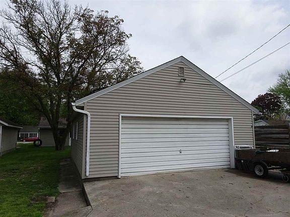 2nd image of 19044 5th St