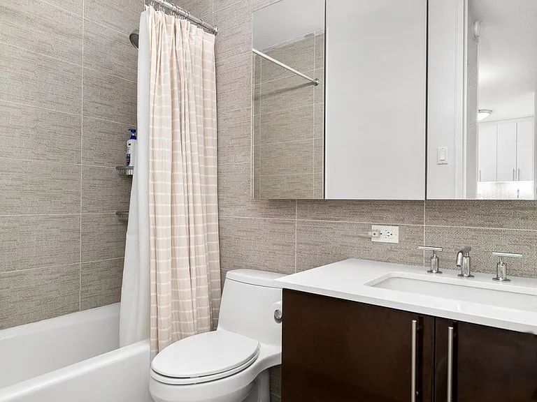 300 E 40th St #9M — Photo 6