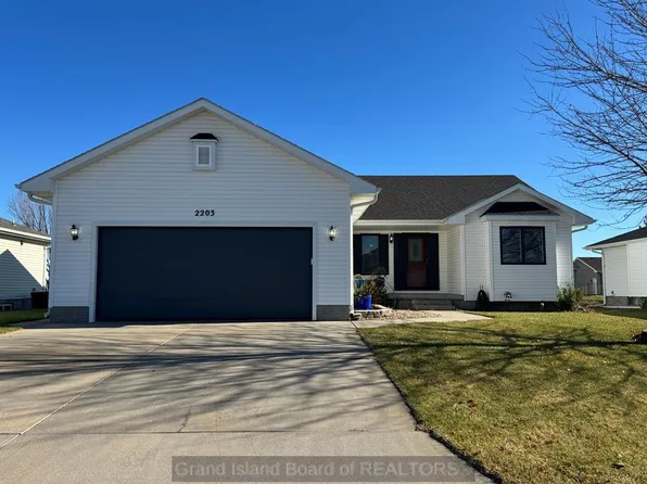 2203 Macron St, Grand Island, NE 68803