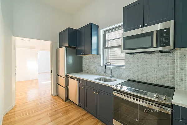 Rented by Grand & Co. | media 2