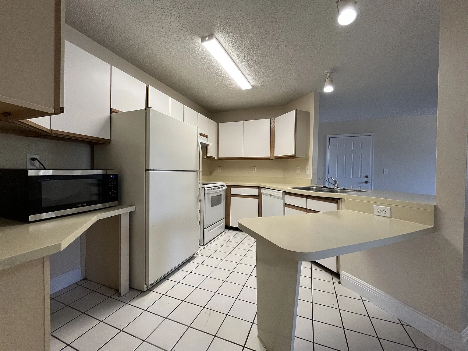Windward Lakes 4015 #D212 "Best Handy & Cool... - 499 — Photo 1