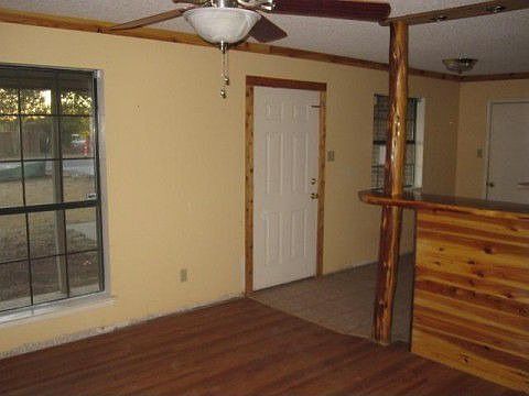 2nd image of 814 Keaton Rd S
