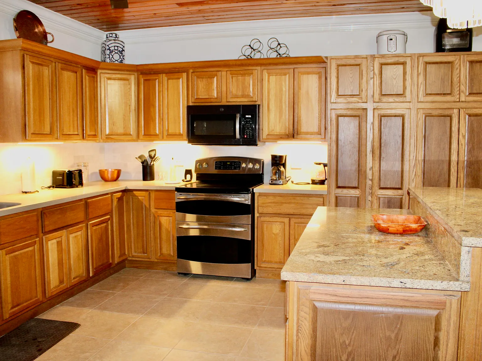 3 bed, 2100 sqft, $3,350 — Photo 3