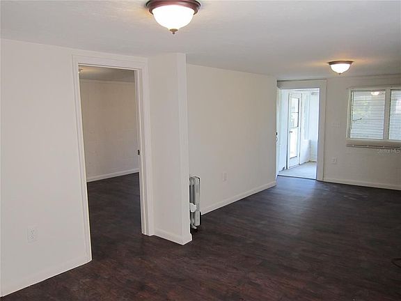 5th image of 838 SE 10th Ter