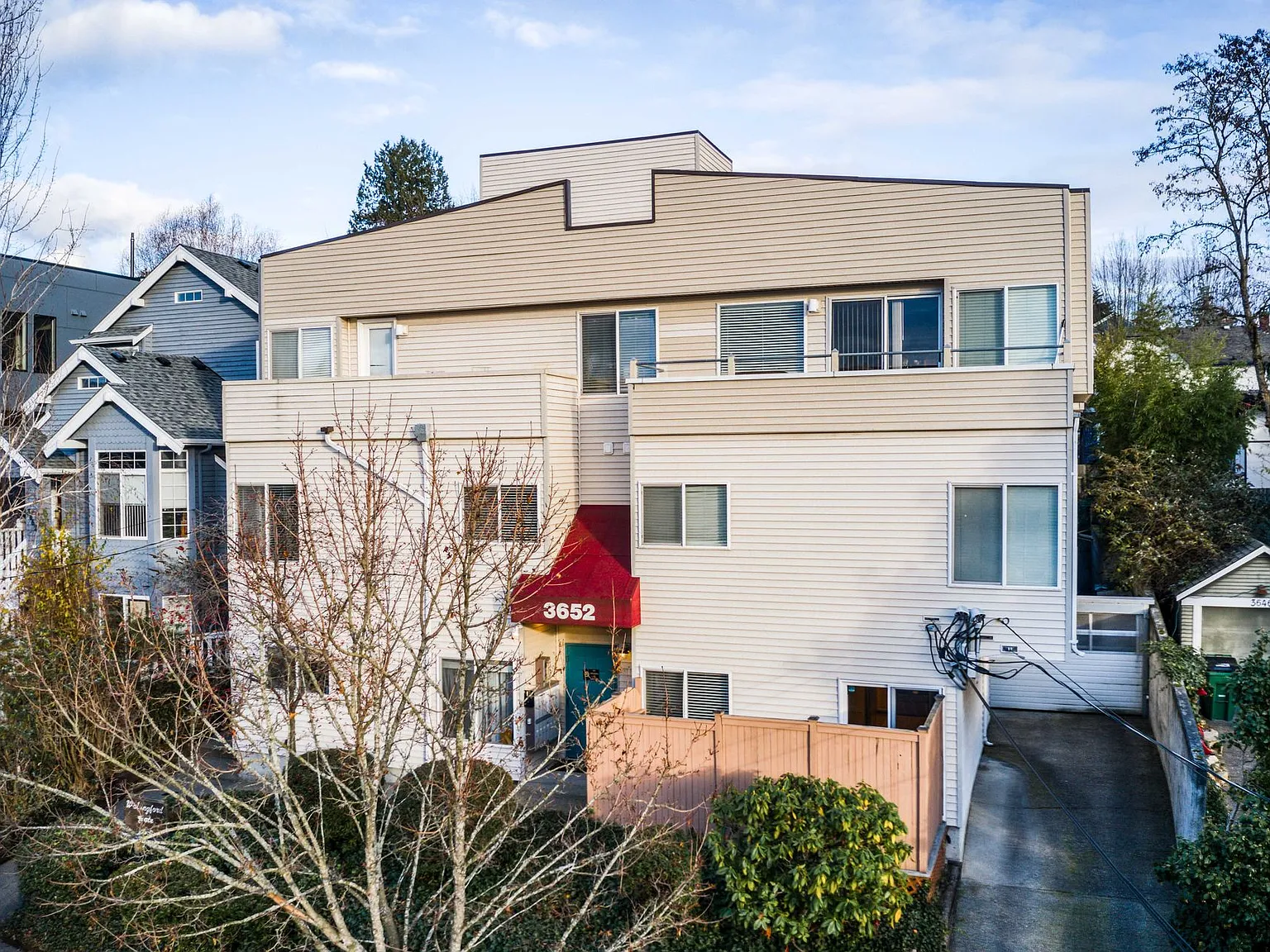 Downtown Fremont / Modern Building w/ Rooftop deck! Top Floor Corner unit w/ huge windows & Parki... — Photo 2