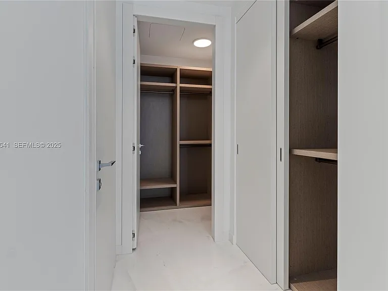 300 S Biscayne Blvd #1404W — Photo 21