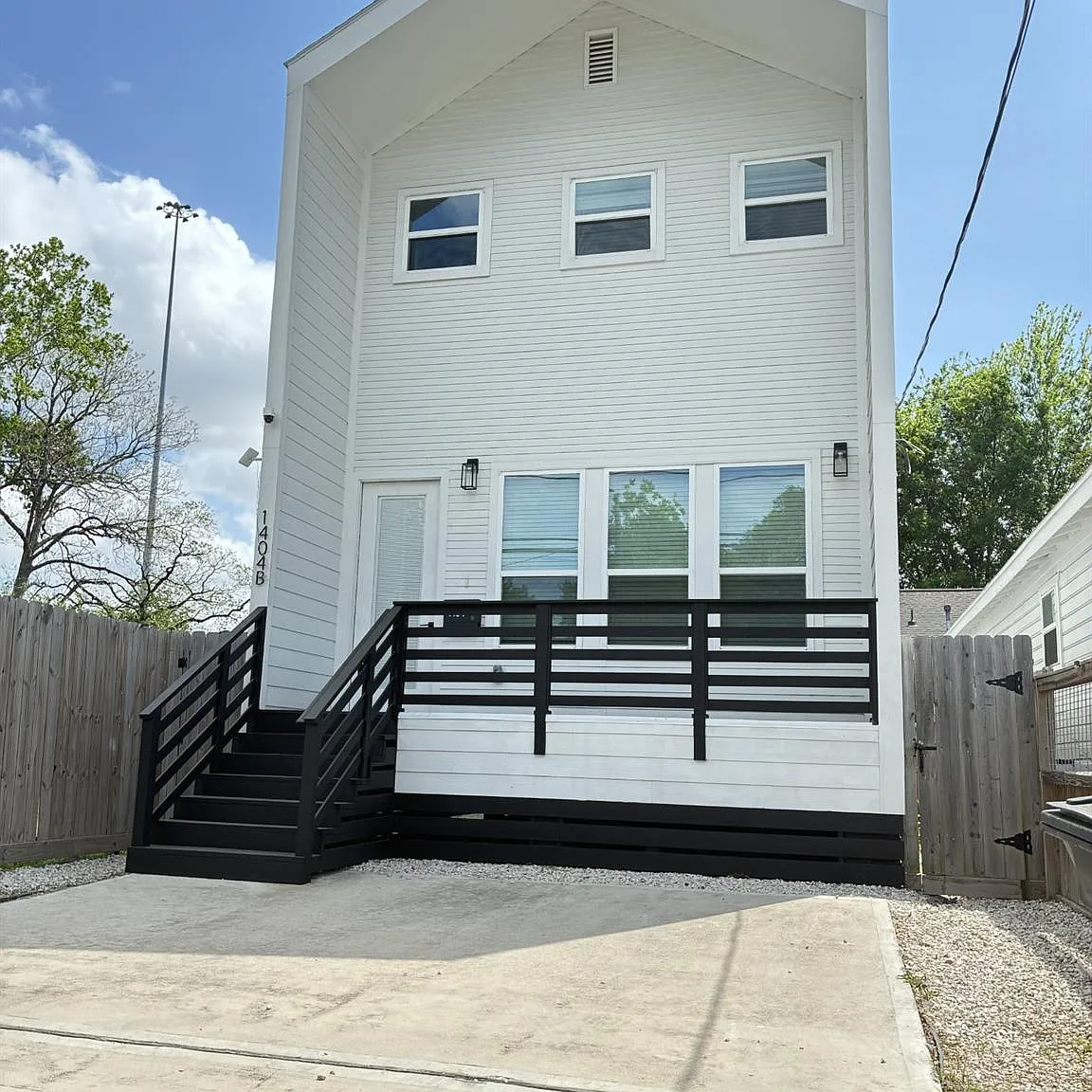 2 bed, 2.5 bath, 1700 sqft, $2,225 — Photo 2