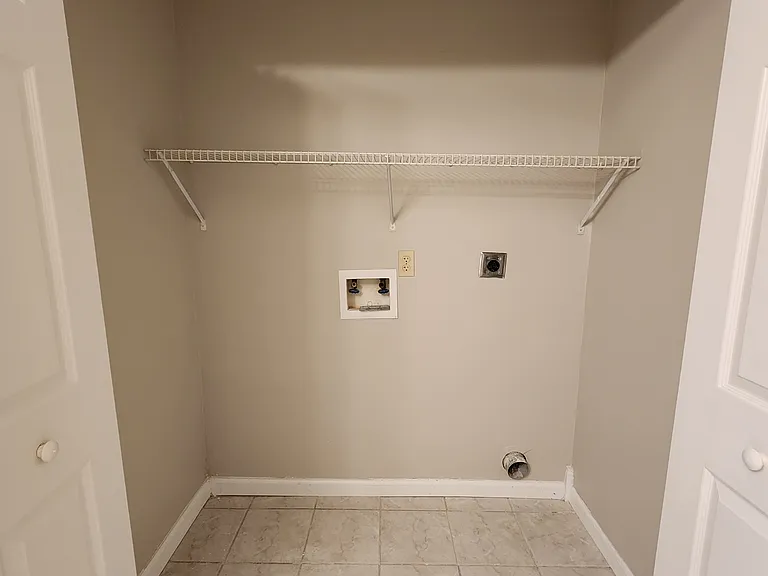 978 N Franklin Ave #2 — Photo 4