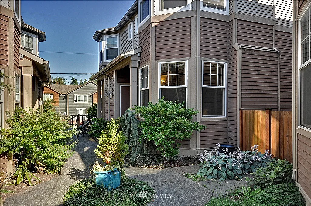 10543 Midvale Avenue N photo 1