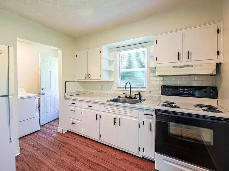 1909 Taylor Ave — Photo 5