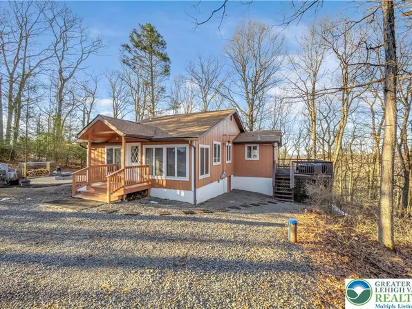 3493 Farview Dr, East Stroudsburg, PA 18302