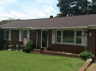 208 Dogwood Ln, Dallas, NC 28034