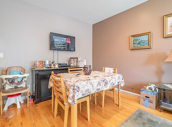 4th image of 5106 W Sunnyside Ave #2