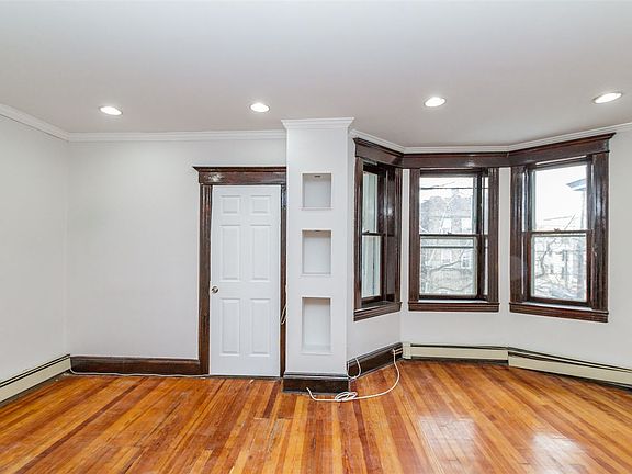 3rd image of 130 Carlton Ave