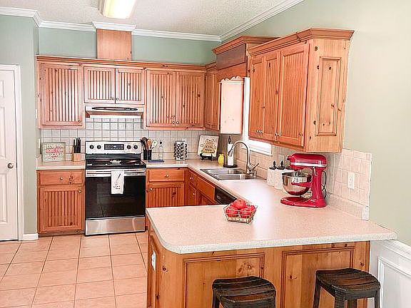 3rd image of 415 E Stanfill St