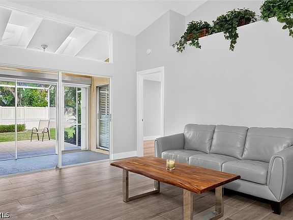 4th image of 12554 Kelly Sands Way